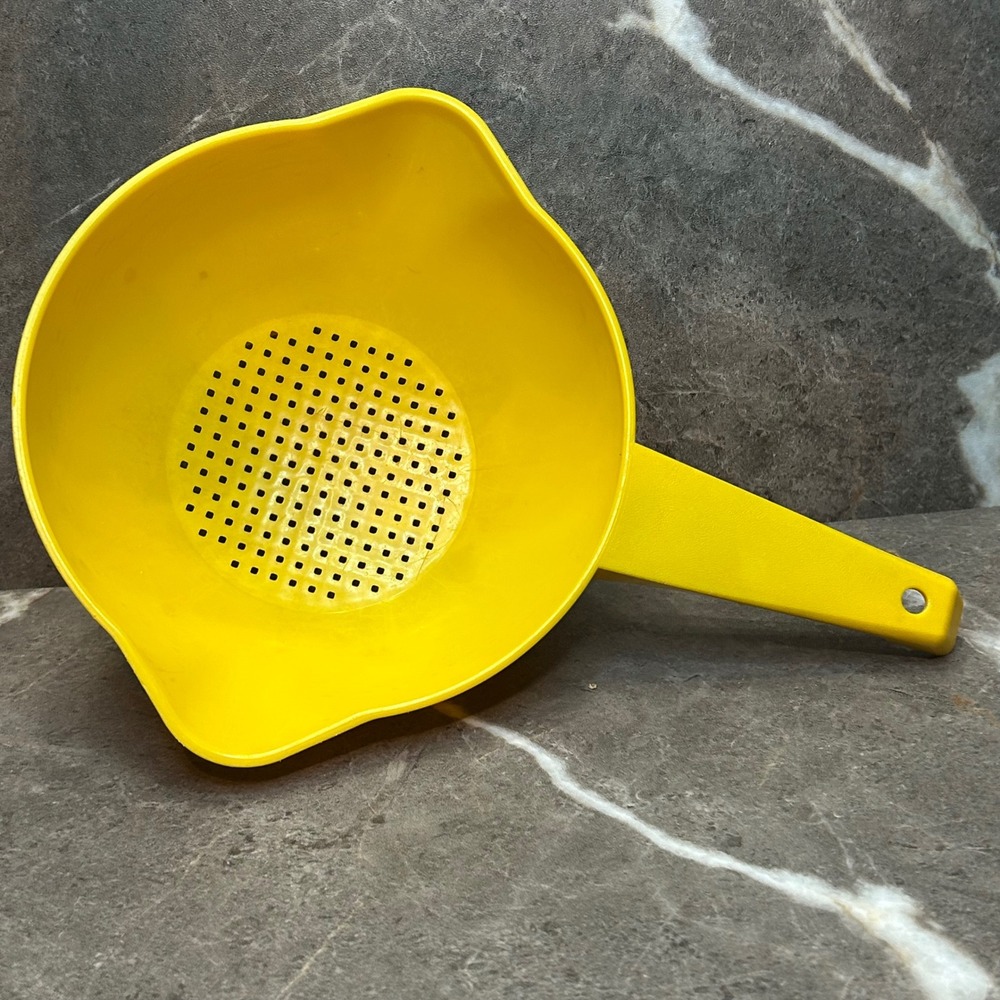 Vintage Tupperware Yellow Colander Strainer Long Handle 1200-4 Kitchen Tool